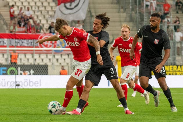Jannik Hofmann (Rot-Weiss Essen, 37) gegen Max Lamby (TSV Havelse, 03), GER Rot-Weiss Essen vs. TSV Havelse, Fussball, 3. Liga, Spieltag 02, Saison 2026 2027, 15.08.2026 DFB DFL REGULATIONS PROHIBIT ANY USE OF PHOTOGRAPHS AS IMAGE SEQUENCES AND OR QUASI-VIDEO, GER Rot-Weiss Essen vs. TSV Havelse, Fussball, 3. Liga, Spieltag 02, Saison 2026 2027, 15.08.2026 Essen *** Jannik Hofmann, Rot Weiss Essen, 37, vs. Max Lamby, TSV Havelse, 03, GER Rot Weiss Essen vs. TSV Havelse, Soccer, 3rd Division, Matchday 02, 2026–2027 Season, August 15, 2026 DFB and DFL regulations prohibit any use of photographs as image sequences and or quasi-video, GER Rot Weiss Essen vs. TSV Havelse, soccer, 3rd Division, Matchday 02, 2026–2027 season, August 15, 2026, Essen Copyright: xEibner-Pressefoto FabianxFriesex EP_FFE