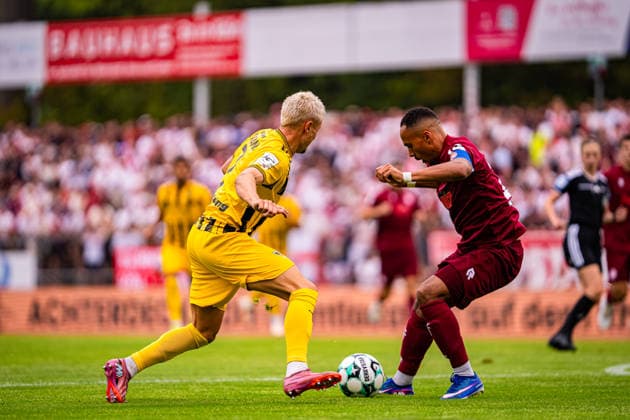 Lukas Scepanik (Alemannia Aachen, 07) im Duell mit Robin Afamefuma (SC Fortuna Koeln) SC Fortuna Koeln vs. Alemannia Aachen, Fussball, 3. Liga, 2. Spieltag, Saison 2026 2027, 15.08.2026 DFB REGULATIONS PROHIBIT ANY USE OF PHOTOGRAPHS AS IMAGE SEQUENCES AND OR QUASI-VIDEO SC Fortuna Koeln vs. Alemannia Aachen, Fussball, 3. Liga, 2. Spieltag, Saison 2026 2027, 15.08.2026 Koeln *** Lukas Scepanik (Alemannia Aachen), No. 7, in a duel with Robin Afamefuma (SC Fortuna Cologne); SC Fortuna Cologne vs. Alemannia Aachen, soccer, 3. Liga, Matchday 2, 2026–2027 season, August 15, 2026 DFB regulations prohibit any use of photographs as image sequences and or quasi-video SC Fortuna Cologne vs. Alemannia Aachen, soccer, 3. Liga, Matchday 2, 2026–2027 Season, August 15, 2026, Cologne Copyright: xEibner-Pressefoto J.xDerondeaux EP_JDU