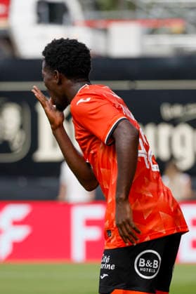 Im Bild: Jubel nach dem Tor zum 1:1 bei Torschuetze Mamadou Kone (FC Lorient, 42) 15.08.2026, 1. Bundesliga, Testspiel, SV 07 Elversberg - FC Lorient, Deutschland, Spiesen-Elversberg, URSAPHARM-Arena, DFL REGULATIONS PROHIBIT ANY USE OF PHOTOGRAPHS AS IMAGE SEQUENCES AND OR QUASI-VIDEO. *** Pictured: Celebrations after the goal that tied the score at 1–1, scored by Mamadou Kone of FC Lorient, August 15, 2026, 1st Bundesliga, Friendly Match, SV 07 Elversberg vs. FC Lorient, Germany, Elversberg, URSAPHARM Arena, DFL REGULATIONS PROHIBIT ANY USE OF PHOTOGRAPHS AS IMAGE SEQUENCES AND OR QUASI-VIDEO Copyright: HMBxMedia xJulienxBecker