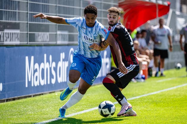 David Udogu (SV Stuttgarter Kickers, 27), Paul Wuensch (Eintracht Frankfurt II, 17) Eintracht Frankfurt II vs. SV Stuttgarter Kickers, Fussball, Regionalliga Suedwest, 2. Spieltag, Saison 2026 2027, 15.08.2026 Eibner-Pressefoto Attila Ziga Eintracht Frankfurt II vs. SV Stuttgarter Kickers, Fussball, Regionalliga Suedwest, 2. Spieltag, Saison 2026 2027, 15.08.2026 Dreiech *** David Udogu, SV Stuttgarter Kickers, 27; Paul Wuensch, Eintracht Frankfurt II, 17; Eintracht Frankfurt II vs. SV Stuttgarter Kickers, soccer, Regionalliga Southwest, Matchday 2, 2026–2027 season, August 15, 2026 Eibner Press Photo Attila Ziga Eintracht Frankfurt II vs. SV Stuttgarter Kickers, Soccer, Regionalliga Southwest, Matchday 2, 2026–2027 Season, August 15, 2026 Dreiech Copyright: xEibner-Pressefotox EP_AZA