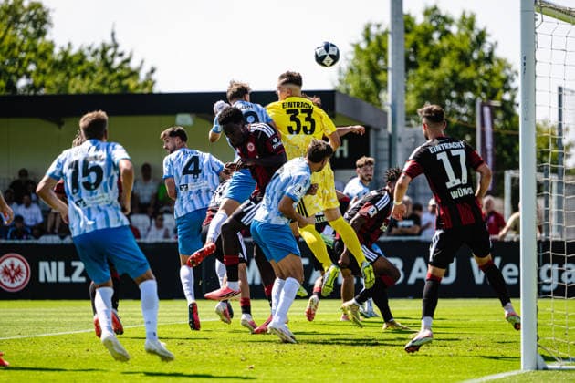 Nico Fundel (SV Stuttgarter Kickers, 19), Emil Moehler (Eintracht Frankfurt II, 33) Eintracht Frankfurt II vs. SV Stuttgarter Kickers, Fussball, Regionalliga Suedwest, 2. Spieltag, Saison 2026 2027, 15.08.2026 Eibner-Pressefoto Attila Ziga Eintracht Frankfurt II vs. SV Stuttgarter Kickers, Fussball, Regionalliga Suedwest, 2. Spieltag, Saison 2026 2027, 15.08.2026 Dreiech *** Nico Fundel, SV Stuttgarter Kickers, 19; Emil Moehler, Eintracht Frankfurt II, 33; Eintracht Frankfurt II vs. SV Stuttgarter Kickers, soccer, Regionalliga Southwest, Matchday 2, 2026–2027 season, August 15, 2026 Eibner Press Photo Attila Ziga Eintracht Frankfurt II vs. SV Stuttgarter Kickers, Soccer, Regionalliga Southwest, Matchday 2, 2026–2027 Season, August 15, 2026 Dreiech Copyright: xEibner-Pressefotox EP_AZA