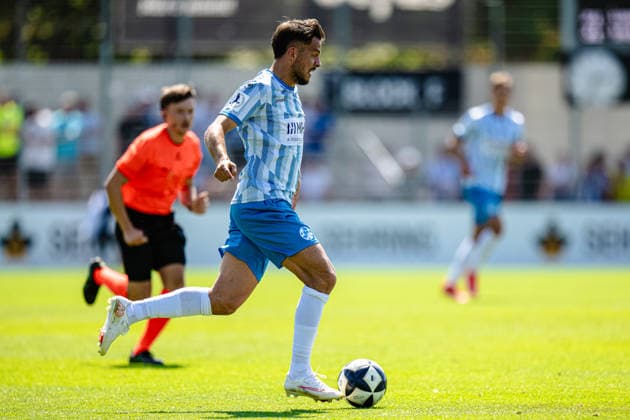 Yannick Glessing (SV Stuttgarter Kickers, 07) Eintracht Frankfurt II vs. SV Stuttgarter Kickers, Fussball, Regionalliga Suedwest, 2. Spieltag, Saison 2026 2027, 15.08.2026 Eibner-Pressefoto Attila Ziga Eintracht Frankfurt II vs. SV Stuttgarter Kickers, Fussball, Regionalliga Suedwest, 2. Spieltag, Saison 2026 2027, 15.08.2026 Dreiech *** Yannick Glessing, SV Stuttgarter Kickers, 07 Eintracht Frankfurt II vs. SV Stuttgarter Kickers, Soccer, Regionalliga Southwest, Matchday 2, 2026–2027 Season, August 15, 2026 Eibner Press Photo Attila Ziga Eintracht Frankfurt II vs. SV Stuttgarter Kickers, Soccer, Regionalliga Southwest, Matchday 2, 2026–2027 Season, August 15, 2026 Dreiech Copyright: xEibner-Pressefotox EP_AZA