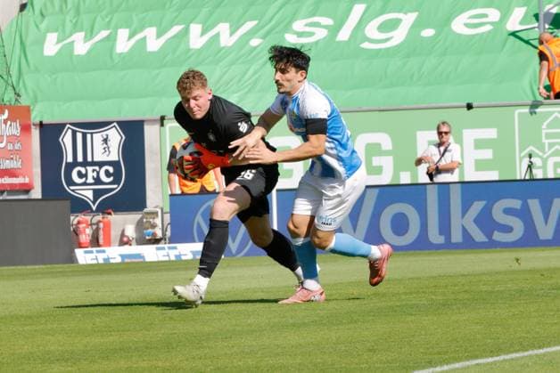 CFC vs FC Erzgebirge Aue 15.08.2026 Chemnitz, eins Stadion- An der Gellertstrasse, Fussball, Regionalliga Nordost 2026 2027, 5. Spieltag , CFC, CFC vs FC Erzgebige Aue vlnr: Max Uhlig und Domenico Alberico Chemnitz Sachsen BRD *** CFC vs. FC Erzgebirge Aue, August 15, 2026, Chemnitz, eins Stadium on Gellertstrasse, Sports, Soccer, Northeast Regional League 2026–2027, Matchday 5, CFC, CFC vs. FC Erzgebirge Aue (from left to right: Max Uhlig and Domenico Alberico), Chemnitz, Saxony, Germany