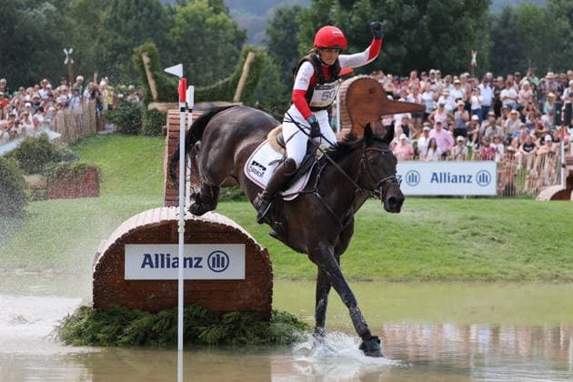 Katrin Khoddam-Hazrati (AUT, Österreich, Austria) mit Pferd Renegade freut und jubelt schon über dem bezwungenen Sprung , Vielseitigkeit Geländeritt, FEI Eventing World Championship, WM, Weltmeisterschaft , DHL-Preis, Einzel Mannschaft, Geländeprüfung, Gelände, Cross Country , AACHEN - FEI World Championships 2026, Weltfest des Pferdesports, Reitsport Weltmeisterschaft 2026, Aachen 2026, Welcome Home 2026, Aachener Soers, 11. bis 23. August 2026, Reitsport, 15.08.2026, Aachen Aachener Soers Deutschland *** Katrin Khoddam Hazrati (AUT, Austria) and her horse Renegade are already celebrating and cheering after clearing the jump, Eventing Cross-Country, FEI Eventing World Championship, DHL Prize, Individual and Team, Cross-Country, Cross-Country, AACHEN FEI World Championships 2026, World Festival of Equestrian Sports, 2026 Equestrian World Championships, Aachen 2026, Welcome Home 2026, Aachen Soers, August 11–23, 2026, Equestrian Sports, August 15, 2026, Aachen Soers, Germany