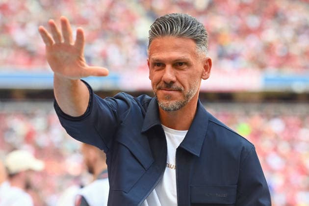Trainer Martin DEMICHELIS (Leipzig), Gestik,gruesst, Einzelbild,angeschnittenes Einzelmotiv,Portraet,Portrait,Porträt. Fussball Telekom Cup FC Bayern Muenchen - RB Leipzig am 15.08.2025 , A L L I A N Z A R E N A. *** Coach Martin DEMICHELIS, Leipzig; gesturing; waving; single frame; cropped single shot; portrait; soccer; Telekom Cup; FC Bayern Munich vs. RB Leipzig on August 15, 2025; ALLIANZ ARENA