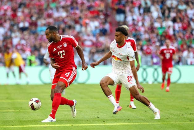Jonathan Tah (FC Bayern Muenchen, 04) mit Tidiam Gomis (RB Leipzig, 27), GER, FC Bayern Muenchen vs. RB Leipzig, Fussball, Telekom Cup, Testspiel, Saison 2026 2027, 15.08.2026, GER, FC Bayern Muenchen vs. RB Leipzig, Fussball, Telekom Cup, Testspiel, Saison 2026 2027, 15.08.2026 Muenchen *** Jonathan Tah, FC Bayern Munich, 04, with Tidiam Gomis, RB Leipzig, 27, GER, FC Bayern Munich vs. RB Leipzig, Soccer, Telekom Cup, Friendly, 2026–2027 Season, August 15, 2026, GER, FC Bayern Munich vs. RB Leipzig, Soccer, Telekom Cup, Friendly, 2026–2027 Season, August 15, 2026, Munich Copyright: xEibner-Pressefoto JennixMaulx EP_JML