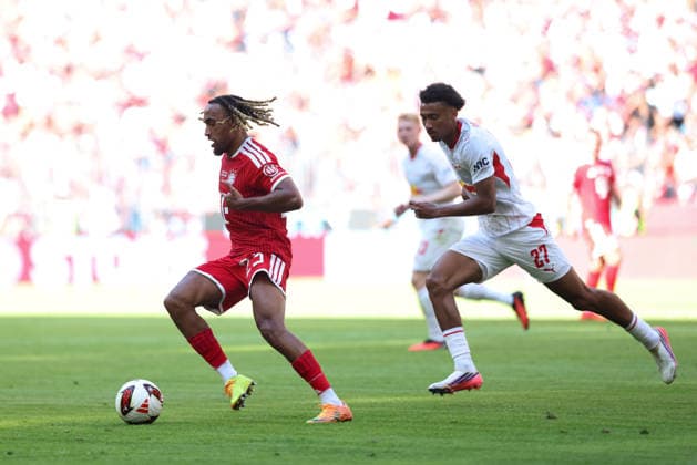 Sacha Boey (FC Bayern Muenchen, 23) mit Tidiam Gomis (RB Leipzig, 27), GER, FC Bayern Muenchen vs. RB Leipzig, Fussball, Telekom Cup, Testspiel, Saison 2026 2027, 15.08.2026, GER, FC Bayern Muenchen vs. RB Leipzig, Fussball, Telekom Cup, Testspiel, Saison 2026 2027, 15.08.2026 Muenchen *** Sacha Boey, FC Bayern Munich, 23, with Tidiam Gomis, RB Leipzig, 27, GER, FC Bayern Munich vs. RB Leipzig, Soccer, Telekom Cup, Friendly, 2026–2027 Season, August 15, 2026, GER, FC Bayern Munich vs. RB Leipzig, soccer, Telekom Cup, friendly match, 2026–2027 season, August 15, 2026, Munich Copyright: xEibner-Pressefoto JennixMaulx EP_JML