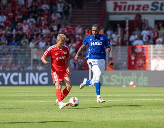 Fußball, Herren, Saison 2026 2027, Testspiel, 1. FC Union Berlin - Ipswich Town, v. l. Woo-yeong Jeong (1. FC Union Berlin), Issa Diop (Ipswich), 15.08.2026, *** Soccer, Men s, 2026–2027 Season, Friendly Match, 1. FC Union Berlin vs. Ipswich Town, from left: Woo Yeong Jeong (1. FC Union Berlin), Issa Diop (Ipswich), August 15, 2026, Copyright: xSebastianxRäppold MatthiasxKochx