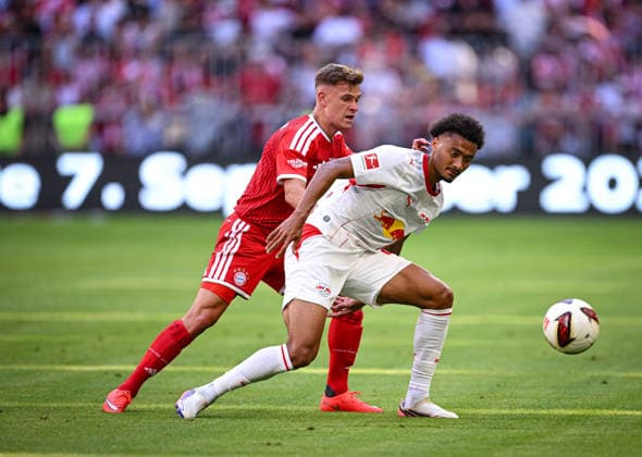 Fussball 1. Bundesliga 2026 2027 15.08.2026 Telekom Cup 2026 FC Bayern Muenchen - RB Leipzig Joshua Kimmich (li, FC Bayern Muenchen) gegen Tidiam Gomis (re, RB Leipzig) *** Soccer, Bundesliga 1, 2026–2027, August 15, 2026, Telekom Cup 2026, FC Bayern Munich, RB Leipzig, Joshua Kimmich (left), FC Bayern Munich vs. Tidiam Gomis (right), RB Leipzig