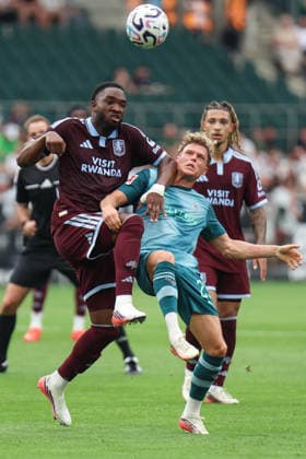 MOENCHENGLADBACH, GERMANY August 15: Lamare Bogarde (Aston Villa, 26) challenges Robin Hack (Borussia Moenchengladbach, 25) for the ball during the pre-season friendly match between Borussia Mönchengladbach and Aston Villa at the ista-BORUSSIA-PARK on August 15, 2026 in Moenchengladbach, Germany. DFL REGULATIONS PROHIBIT ANY USE OF PHOTOGRAPHS AS IMAGE SEQUENCES AND OR QUASI-VIDEO. Copyright: xNatachaxFreisenx