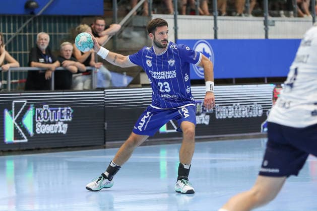 15.08.2026 ,xgox, Handball - Wartburg Cup SG Flensburg-Handewitt - TBV Lemgo-Lippe emspor, v.l. Tim Suton (Lemgo, 23) am Ball, plays the ball Eisenach *** August 15, 2026, xgox, Handball Wartburg Cup: SG Flensburg Handewitt vs. TBV Lemgo Lippe emspor; from left: Tim Suton (Lemgo), 23 on the ball, plays the ball (Eisenach)