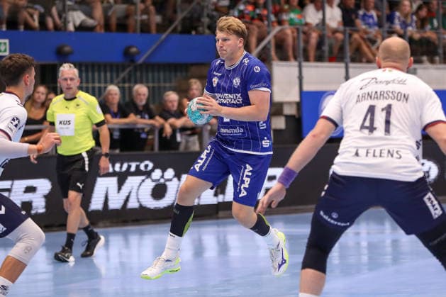 15.08.2026 ,xgox, Handball - Wartburg Cup SG Flensburg-Handewitt - TBV Lemgo-Lippe emspor, v.l. Lukas Hutecek (Lemgo, 2) am Ball, plays the ball Eisenach *** August 15, 2026, xgox, Handball Wartburg Cup: SG Flensburg Handewitt vs. TBV Lemgo Lippe emspor; from left: Lukas Hutecek (Lemgo), 2 on the ball, plays the ball (Eisenach)