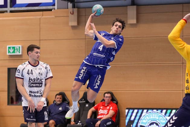 15.08.2026 ,xgox, Handball - Wartburg Cup SG Flensburg-Handewitt - TBV Lemgo-Lippe emspor, v.l. Samuel Zehnder (Lemgo, 4) wirft Tor, Torschuetze, erzielt Tor, Treffer, scores the goal Eisenach *** August 15, 2026, xgox, Handball Wartburg Cup: SG Flensburg Handewitt vs. TBV Lemgo Lippe emspor; from left: Samuel Zehnder (Lemgo), 4 shots on goal, goal scorer, scores the goal, Eisenach