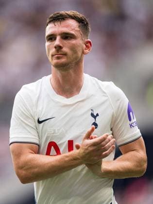 Andrew Robertson of Tottenham Hotspur claps fans Tottenham Hotspur vs Hoffenheim, Club Friendlies, Tottenham Hotspur Stadium, London, UK - 15 Aug 2026London Tottenham Hotspur Stadium United Kingdom  Copyright: xWiredxPhotos Shutterstockx 17084203ai