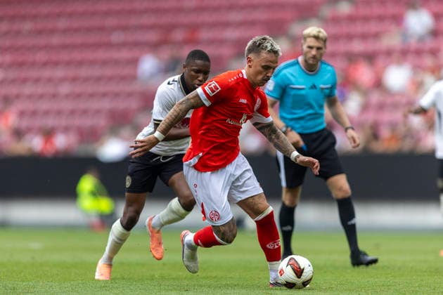 GER, Mainz, Fussball, Testspiel, FSV Mainz 05 vs. AFC Bournemouth im Bild v.l.: Phillip Tietz (FSV Mainz 05 09), Aktion mit Ball 15.08.2026, MEWA-Arena Mainz DFL DFB REGULATIONS PROHIBIT ANY USE OF PHOTOGRAPHS AS IMAGE SEQUENCES AND OR QUASI-VIDEO, *** GER, Mainz, Soccer, Friendly Match, FSV Mainz 05 vs. AFC Bournemouth (pictured, from left: Phillip Tietz, FSV Mainz 05 09), in action with the ball, August 15, 2026, MEWA Arena Mainz DFL DFB REGULATIONS PROHIBIT ANY USE OF PHOTOGRAPHS AS IMAGE SEQUENCES AND OR QUASI-VIDEO, Copyright: HMBxMedia PaulxFritz