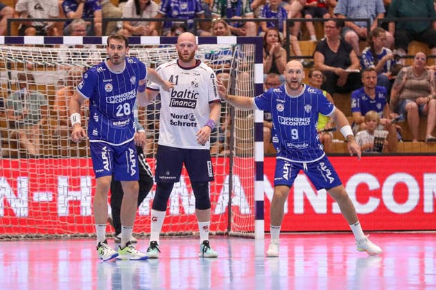 15.08.2026 ,xgox, Handball - Wartburg Cup SG Flensburg-Handewitt - TBV Lemgo-Lippe emspor, v.l. Hendrik Wagner (Lemgo, 28), Arnar Freyr Arnarsson (Flensburg, 41), Christian O Sullivan (Lemgo, 9) Zweikampf, Duell, Kampf, tackle Eisenach *** August 15, 2026, xgox, Handball Wartburg Cup: SG Flensburg Handewitt vs. TBV Lemgo Lippe emspor; from left: Hendrik Wagner (Lemgo), 28, Arnar Freyr Arnarsson, Flensburg, 41, Christian O’Sullivan, Lemgo, 9; one-on-one, duel, battle, tackle, Eisenach