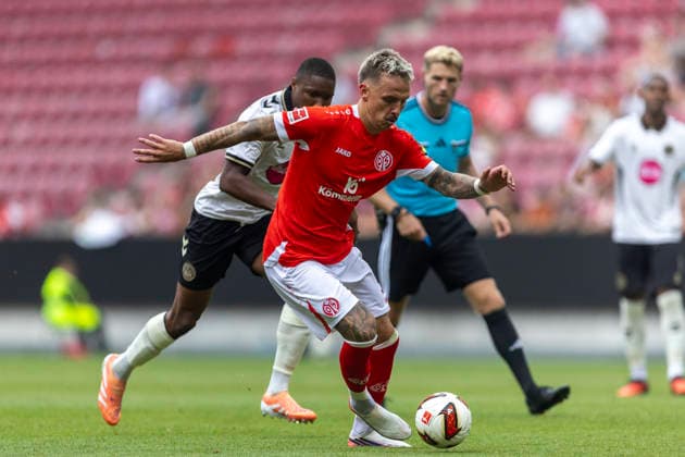 GER, Mainz, Fussball, Testspiel, FSV Mainz 05 vs. AFC Bournemouth im Bild v.l.: Rayan (AFC Bournemouth 37), Phillip Tietz (FSV Mainz 05 09), Zweikampf 15.08.2026, MEWA-Arena Mainz DFL DFB REGULATIONS PROHIBIT ANY USE OF PHOTOGRAPHS AS IMAGE SEQUENCES AND OR QUASI-VIDEO, *** GER, Mainz, Soccer, Friendly Match, FSV Mainz 05 vs. AFC Bournemouth (pictured, from left): Rayan (AFC Bournemouth) 37, Phillip Tietz (FSV Mainz 05) 09, Tackle 15 08 2026, MEWA Arena Mainz DFL DFB REGULATIONS PROHIBIT ANY USE OF PHOTOGRAPHS AS IMAGE SEQUENCES AND OR QUASI-VIDEO, Copyright: HMBxMedia PaulxFritz