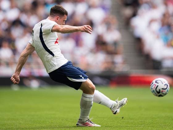 Andrew Robertson of Tottenham Hotspur crosses the ball Tottenham Hotspur vs Hoffenheim, Club Friendlies, Tottenham Hotspur Stadium, London, UK - 15 Aug 2026London Tottenham Hotspur Stadium United Kingdom  Copyright: xWiredxPhotos Shutterstockx 17084203ab