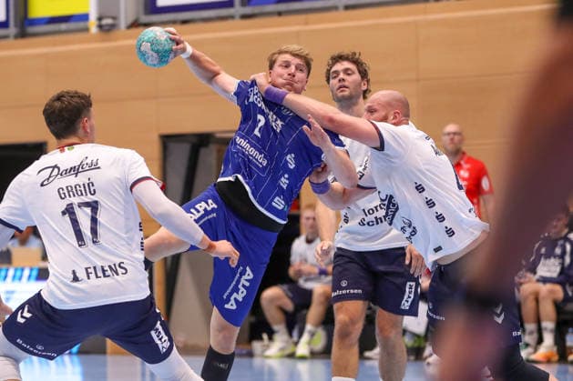 15.08.2026 ,xgox, Handball - Wartburg Cup SG Flensburg-Handewitt - TBV Lemgo-Lippe emspor, v.l. Lukas Hutecek(Lemgo, 2) , Arnar Freyr Arnarsson (Flensburg, 41) Zweikampf, Duell, Kampf, tackle Eisenach *** August 15, 2026, xgox, Handball Wartburg Cup: SG Flensburg Handewitt vs. TBV Lemgo Lippe emspor; from left: Lukas Hutecek (Lemgo), 2; Arnar Freyr Arnarsson (Flensburg), 41; duel, battle, tackle, Eisenach