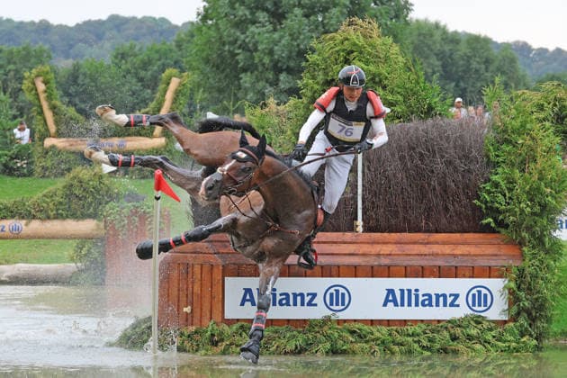 Sturz Toshiyuki Tanaka (JPN, Japan, Japan) mit Pferd Jefferson JRA, Allianz Versicherung , Vielseitigkeit Dressur, FEI Eventing World Championship, WM, Weltmeisterschaft , DHL-Preis, Einzel Mannschaft, Geländeprüfung, Teilprüfung Gelände, Cross Country , AACHEN - FEI World Championships 2026, Weltfest des Pferdesports, Reitsport Weltmeisterschaft 2026, Aachen 2026, Welcome Home 2026, Aachener Soers, 11. bis 23. August 2026, Reitsport, 15.08.2026, Aachen Aachener Soers Deutschland *** Toshiyuki Tanaka (JPN, Japan) on Jefferson (JRA), Allianz Insurance, Eventing Dressage, FEI Eventing World Championship, DHL Prize, Individual and Team, Cross-Country, Cross-Country Stage, Cross Country, AACHEN FEI World Championships 2026, World Equestrian Festival, 2026 World Equestrian Championships, Aachen 2026, Welcome Home 2026, Aachen Soers, August 11–23, 2026, Equestrian Sports, August 15, 2026, Aachen Soers, Germany