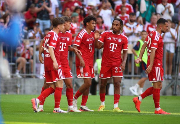 Fussball, Herren, Telekom Cup, Saison 2026 2027, FC Bayern München - RB Leipzig, Allianz Arena, Testspiel 2:1 durch Nathaniel Brown (FC Bayern München) Tor, Führung, Jubel *** Soccer, Men s, Telekom Cup, 2026–2027 Season, FC Bayern Munich vs. RB Leipzig, Allianz Arena, Friendly Match, 2–1, goal by Nathaniel Brown for FC Bayern Munich, lead, celebration