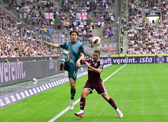 15.08.2026; Moenchengladbach; Fussball, Herren, Saison 2026 2027, Testspiel Borussia Moenchengladbach vs. Aston Villa Zweikampf zwischen v. li. Daiki Hashioka (Gladbach), Emiliano Buendia (Aston Villa) DFL regulations prohibit any use of photographs as image sequences and or quasi-video. ista-Borussia-Park Nordrhein-Westfalen Deutschland *** August 15, 2026, Mönchengladbach Soccer, Men s, 2026–2027 season, Friendly match: Borussia Mönchengladbach vs. Aston Villa. Tackle between (from left) Daiki Hashioka (Gladbach) and Emiliano Buendia (Aston Villa). DFL regulations prohibit any use of photographs as image sequences and or quasi-video content. Borussia Park, North Rhine-Westphalia, Germany