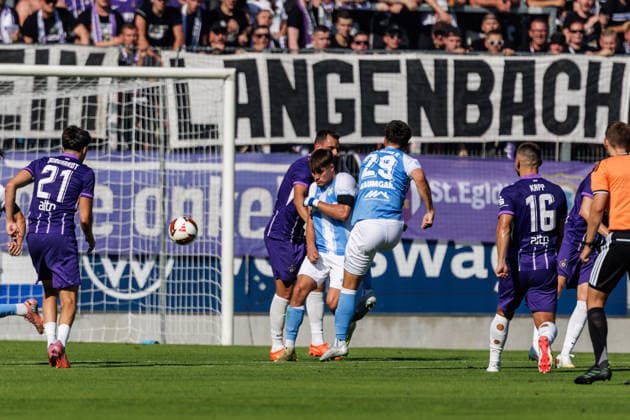 15.08.2026, GER, Regionalliga Nord-Ost, 3. Spieltag, Saison 2026 2027), Chemnitz, Chemnitzer FC - FC Erzgebirge Aue Tom Baumgart (Chemnitzer FC 29) bei einem Torschuss Chemnitz eins-Stadion - An der Gellertstraße Sachsen Deutschland *** August 15, 2026, GER, Regionalliga North East, Matchday 3, 2026–2027 Season, Chemnitz, Chemnitzer FC vs. FC Erzgebirge Aue, Tom Baumgart, Chemnitzer FC 29 on a shot on goal, Chemnitz 1 Stadium, An der Gellertstraße, Saxony, Germany Copyright: xnordphotoxGmbHx xTrienitzx