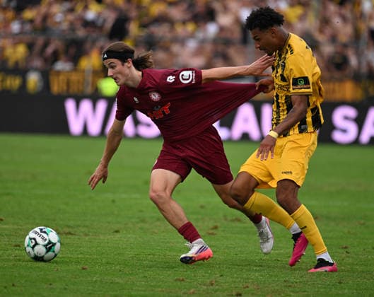 15.08.2026 xophax, Fussball 3.Liga , SC Fortuna Köln gegen Alemannia Aachen. Joel da Silva Kiala ( Alemannia Aachen ), rechts und Bennet Bröger ( Fortuna Köln ) , links Koeln *** August 15, 2026 xophax, Soccer 3rd Division, SC Fortuna Köln vs. Alemannia Aachen Joel da Silva Kiala (Alemannia Aachen), right, and Bennet Bröger (Fortuna Köln), left Cologne