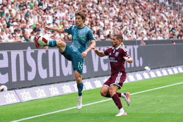 MOENCHENGLADBACH, GERMANY August 15: Kota Takai (Borussia Moenchengladbach, 14) challenges Emiliano Buendia (Aston Villa, 10) for the ball during the pre-season friendly match between Borussia Mönchengladbach and Aston Villa at the ista-BORUSSIA-PARK on August 15, 2026 in Moenchengladbach, Germany. DFL REGULATIONS PROHIBIT ANY USE OF PHOTOGRAPHS AS IMAGE SEQUENCES AND OR QUASI-VIDEO. Copyright: xNatachaxFreisenx