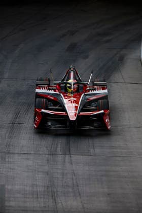 2026 FORMULA E LONDON ePRIX 48 MORTARA Edoardo (swi), Mahindra Racing, Mahindra M12Electro, action during the London ePrix, 16th and 17th round of the 2025-26 ABB FIA Formula E World Championship, WM, Weltmeisterschaft on the ExCel London Circuit from August 14 to 16, 2026 in London, United Kingdom -  Copyright: xGREGORYxLENORMANDx