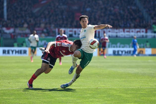 277th Frankenderby: SpVgg Greuther Fuerth vs. 1.FC Nürnberg Football, 2nd Bundesliga 277th Frankenderby: SpVgg Greuther Fuerth vs. 1.FC Nürnberg 15 Aug 2026 Sportpark Ronhof Thomas Sommer, Fuerth, Germany Image: (fLTR) Javier Fernandez (Nürnberg) with a questionable defense against Shinta Appelkamp (Fürth) inside the box. DFL regulations prohibit any use of photographs as image sequences and or quasi-video Copyright: xPresseFotoxEvansx xRyanxEvansx
