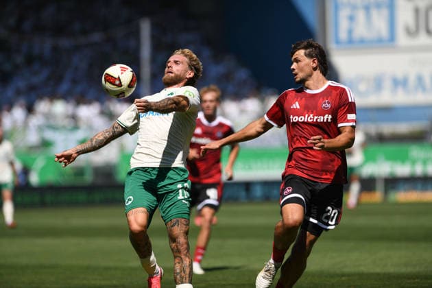 277th Frankenderby: SpVgg Greuther Fuerth vs. 1.FC Nürnberg Football, 2nd Bundesliga 277th Frankenderby: SpVgg Greuther Fuerth vs. 1.FC Nürnberg 15 Aug 2026 Sportpark Ronhof Thomas Sommer, Fuerth, Germany Image: Ole Pohlmann (Fürth) in action against Fynn Otto (Nürnberg). DFL regulations prohibit any use of photographs as image sequences and or quasi-video Copyright: xPresseFotoxEvansx xRyanxEvansx