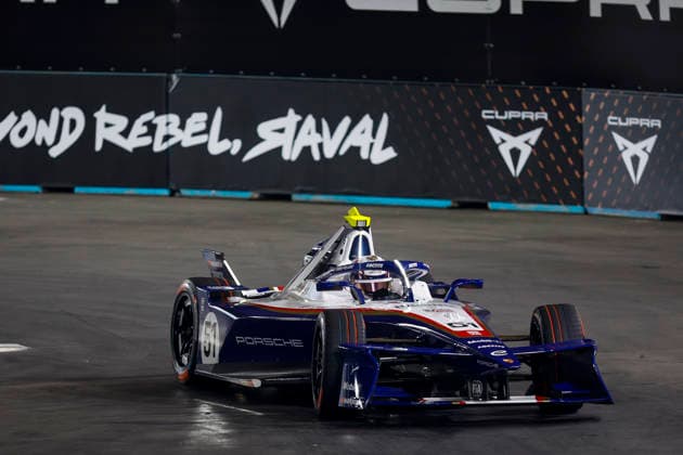 2026 FORMULA E LONDON ePRIX 51 MULLER Nico (swi), Porsche Formula E Team, Porsche 99X Electric, action during the London ePrix, 16th and 17th round of the 2025-26 ABB FIA Formula E World Championship, WM, Weltmeisterschaft on the ExCel London Circuit from August 14 to 16, 2026 in London, United Kingdom -  Copyright: xGREGORYxLENORMANDx