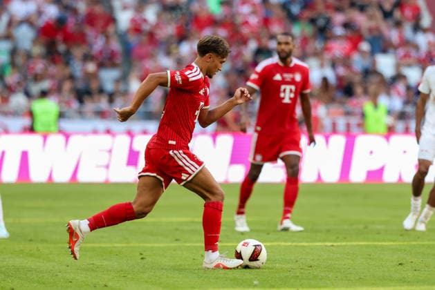 Tom Bischof (FC Bayern Muenchen, 08) mit Ball, GER, FC Bayern Muenchen vs. RB Leipzig, Fussball, Telekom Cup, Testspiel, Saison 2026 2027, 15.08.2026, GER, FC Bayern Muenchen vs. RB Leipzig, Fussball, Telekom Cup, Testspiel, Saison 2026 2027, 15.08.2026 Muenchen *** Tom Bischof, FC Bayern Munich, No. 8 with the ball, GER, FC Bayern Munich vs. RB Leipzig, soccer, Telekom Cup, friendly match, 2026–2027 season, August 15, 2026, GER, FC Bayern Munich vs. RB Leipzig, soccer, Telekom Cup, friendly match, 2026–2027 season, August 15, 2026, Munich Copyright: xEibner-Pressefoto JennixMaulx EP_JML