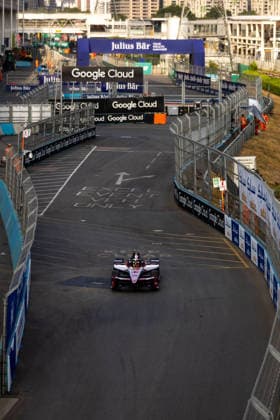 2026 FORMULA E LONDON ePRIX 48 MORTARA Edoardo (swi), Mahindra Racing, Mahindra M12Electro, action during the London ePrix, 16th and 17th round of the 2025-26 ABB FIA Formula E World Championship, WM, Weltmeisterschaft on the ExCel London Circuit from August 14 to 16, 2026 in London, United Kingdom - LondonUnited Kingdom  Copyright: xDamienxDoumerguex