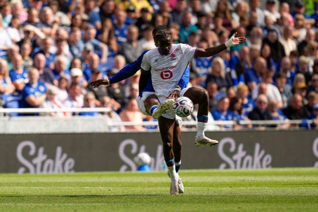 Everton v LOSC, Pre-Season Friendly Thierno Barry of Everton competes for the ball with Ngal™ayel Mukau of Lille OSC during the Everton v LOSC Pre-Season Friendly match at the Hill Dickinson Stadium, Liverpool, England on 15 August 2026 Credit: Steve Flynn Every Second Media Editorial use only. All images are copyright Every Second Media Limited. No images may be reproduced without prior permission. Copyright: xIMAGO EveryxSecondxMediax ESM-2091-0025 StevexFlynnx xEveryxSecondxMediax