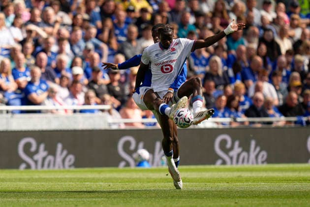 Everton v LOSC, Pre-Season Friendly Thierno Barry of Everton competes for the ball with Ngal™ayel Mukau of Lille OSC during the Everton v LOSC Pre-Season Friendly match at the Hill Dickinson Stadium, Liverpool, England on 15 August 2026 Credit: Steve Flynn Every Second Media Editorial use only. All images are copyright Every Second Media Limited. No images may be reproduced without prior permission. Copyright: xIMAGO EveryxSecondxMediax ESM-2091-0026 StevexFlynnx xEveryxSecondxMediax