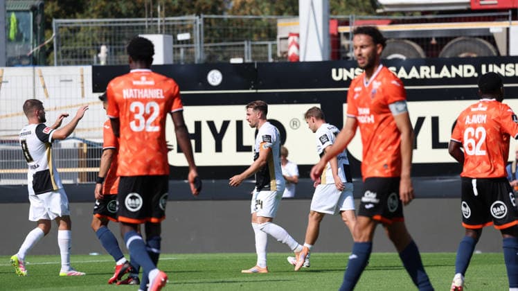 15.08.2026, xrekx, Fussball Testspiel, SV Elversberg - FC Lorient v.l. Luca Schnellbacher (SV 07 Elversberg) erzielt das Tor, Treffer, scores the goal zum 3:1 (DFL DFB REGULATIONS PROHIBIT ANY USE OF PHOTOGRAPHS as IMAGE SEQUENCES and or QUASI-VIDEO) Elversberg *** August 15, 2026, xrekx, Soccer Friendly Match, SV Elversberg vs. FC Lorient – Luca Schnellbacher of SV 07 Elversberg scores the goal, goal, scores the goal to make it 3–1. DFL and DFB regulations prohibit any use of photographs as image sequences and or quasi-video. Elversberg