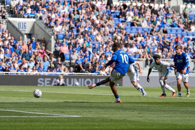 Everton v LOSC, Pre-Season Friendly Iliman Ndiaye of Everton scores a goal form the penalty spot to make it 1-0 during the Everton v LOSC Pre-Season Friendly match at the Hill Dickinson Stadium, Liverpool, England on 15 August 2026 Credit: Steve Flynn Every Second Media Editorial use only. All images are copyright Every Second Media Limited. No images may be reproduced without prior permission. Copyright: xIMAGO EveryxSecondxMediax ESM-2091-0038 StevexFlynnx xEveryxSecondxMediax