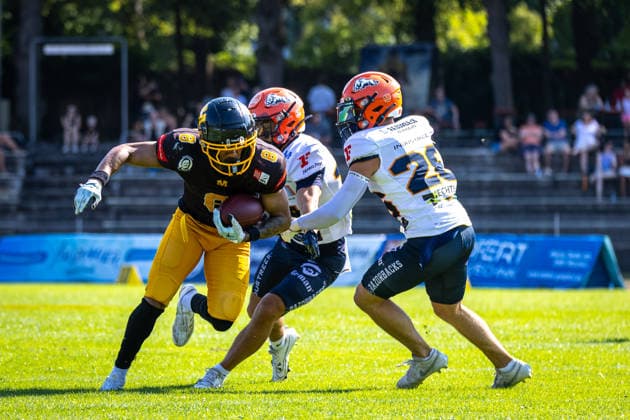 Jonathan Roebuck (Munich Cowboys, 08 Defensive Back) runs the ball Munich Cowboys vs ifm Razorbacks Ravensburg, American Football, German Football League, Week 15, 2026, 15.08.2026, Munich Dantestadion Bayern Germany Copyright: xPFA SebastianxJustx