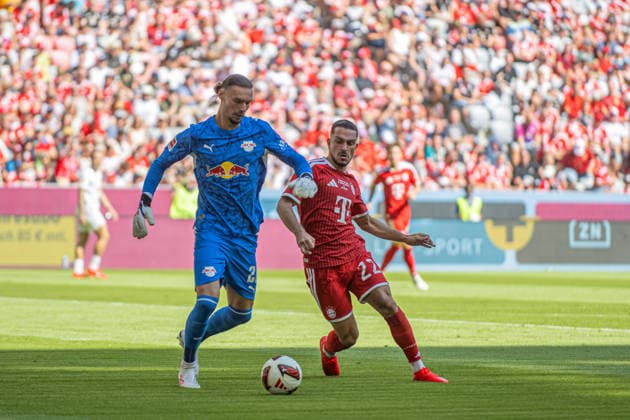 Arijon Ibrahimovic, (FC Bayern Muenchen, 22), rechts, GER, FC Bayern Muenchen vs RB Leipzig, Fussball, Telekom CUP, Saison 2026 2027, 15.08.2026, DFL DFB REGULATIONS PROHIBIT ANY USE OF PHOTOGRAPHS as IMAGE SEQUENCES and or QUASI-VIDEO, Eibner-Pressefoto Andreas Ulmer GER, FC Bayern Muenchen vs RB Leipzig, Fussball, Telekom CUP, Saison 2026 2027, 15.08.2026, Muenchen *** Arijon Ibrahimovic, FC Bayern Munich, 22, right, GER, FC Bayern Munich vs. RB Leipzig, soccer, Telekom Cup, 2026–2027 season, August 15, 2026, DFL and DFB regulations prohibit any use of photographs as image sequences and or quasi-video; Eibner Press Photo, Andreas Ulmer, GER, FC Bayern Munich vs. RB Leipzig, soccer, Telekom Cup, 2026–2027 season, August 15, 2026, Munich Copyright: xEibner-Pressefoto AndreasxUlmerx EP_AUR