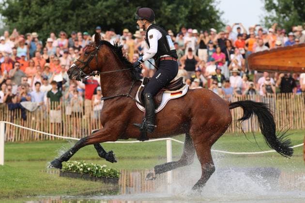 Libussa Lübbeke (GER, Deutschland, Germany) mit Pferd Caramia FRH, Allianz Versicherung, Wasserhindernis , Vielseitigkeit Dressur, FEI Eventing World Championship, WM, Weltmeisterschaft , DHL-Preis, Einzel Mannschaft, Geländeprüfung, Teilprüfung Gelände, Cross Country , AACHEN - FEI World Championships 2026, Weltfest des Pferdesports, Reitsport Weltmeisterschaft 2026, Aachen 2026, Welcome Home 2026, Aachener Soers, 11. bis 23. August 2026, Reitsport, 15.08.2026, Aachen Aachener Soers Deutschland *** Libussa Lübbeke GER, Germany, riding Caramia FRH, Allianz Insurance, water jump, eventing dressage, FEI Eventing World Championship, DHL Prize, individual and team competitions, cross-country test, cross-country stage, cross-country, AACHEN FEI World Championships 2026, World Equestrian Festival, 2026 World Equestrian Championships, Aachen 2026, Welcome Home 2026, Aachen Soers, August 11–23, 2026, Equestrian Sports, August 15, 2026, Aachen Soers, Germany