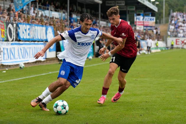 15.08.2026, Hänsch-Arena, Meppen, GER, 3. Liga, 2. Spieltag: SV Meppen vs SG Sonnenhof Großaspach, Niclas Nadj (SV Meppen 40) vs Luca Molinari (SG Sonnenhof Großaspach 21) DFL REGULATIONS PROHIBIT ANY USE OF PHOTOGRAPHS AS IMAGE SEQUENCES AND OR QUASI-VIDEO. Meppen Niedersachsen Hänsch-Arena *** August 15, 2026, Hänsch Arena, Meppen, GER, 3rd Division, Matchday 2: SV Meppen vs. SG Sonnenhof Großaspach, Niclas Nadj (SV Meppen) 40 vs. Luca Molinari (SG Sonnenhof Großaspach) 21 DFL regulations prohibit any use of photographs as image sequences and or quasi-video. Meppen, Lower Saxony, Hänsch Arena
