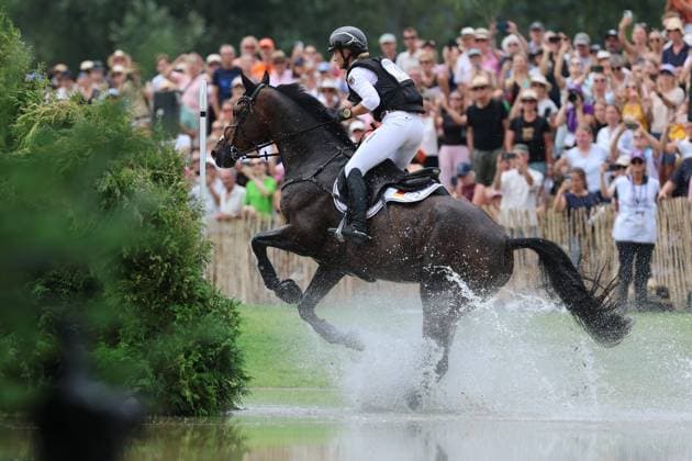 Julia Krajewski (GER, Deutschland, Germany) mit Pferd Uelzeners Nickel, Nickel, Allianz Versicherung, Wasserhindernis , Vielseitigkeit Dressur, FEI Eventing World Championship, WM, Weltmeisterschaft , DHL-Preis, Einzel Mannschaft, Geländeprüfung, Teilprüfung Gelände, Cross Country , AACHEN - FEI World Championships 2026, Weltfest des Pferdesports, Reitsport Weltmeisterschaft 2026, Aachen 2026, Welcome Home 2026, Aachener Soers, 11. bis 23. August 2026, Reitsport, 15.08.2026, Aachen Aachener Soers Deutschland *** Julia Krajewski GER, Germany, riding Uelzeners Nickel, Nickel, Allianz Insurance, water jump, eventing dressage, FEI Eventing World Championship, DHL Prize, individual and team competitions, cross-country test, cross-country leg, cross-country, AACHEN FEI World Championships 2026, World Equestrian Festival, 2026 World Equestrian Championships, Aachen 2026, Welcome Home 2026, Aachen Soers, August 11–23, 2026, Equestrian Sports, August 15, 2026, Aachen Soers, Germany