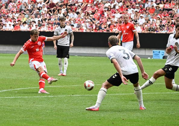 15.08.2026, xsltx, Fussball Testspiel, FSV Mainz 05 - AFC Bournemouth v.l. William Boving (1. FSV Mainz 05) trifft zum 2:1 (DFL DFB REGULATIONS PROHIBIT ANY USE OF PHOTOGRAPHS as IMAGE SEQUENCES and or QUASI-VIDEO) *** August 15, 2026, xsltx, Soccer Friendly Match, FSV Mainz 05 vs. AFC Bournemouth by William Boving 1 FSV Mainz 05 scores to make it 2–1. DFL and DFB regulations prohibit any use of photographs as image sequences and or quasi-video.