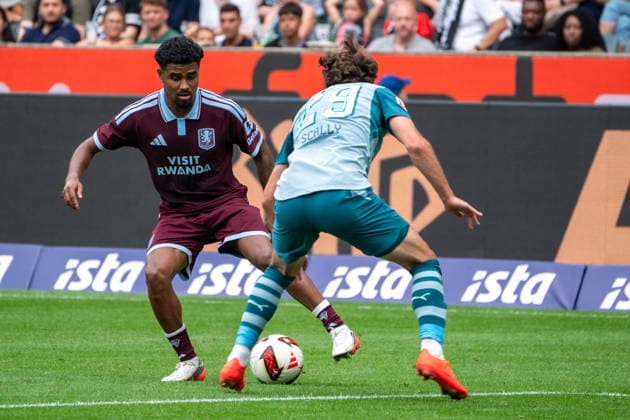 Deutschland: Freundschaftsspiel-Vorbereitung 2026 2027 - Mönchengladbach vs Aston Villa - Borussia-Park-Stadion (Mönchengladbach): Ian Maatsen (Aston Villa, 22) Zweikampf, Spielszene, Duell, duel, tackle, tackling, Dynamik, Action, Aktion gegen Joe Scally (Borussia Mönchengladbach, 29) Mönchengladbach Borussia-Park-Stadion Deutschland *** Germany Friendly Match, 2026-2027 Season, Mönchengladbach vs. Aston Villa, Borussia Park Stadium, Mönchengladbach, Ian Maatsen, Aston Villa, 22, Tackle, Game Scene, Duel, tackle, tackling, Dynamics, action against Joe Scally, Borussia Mönchengladbach, 29, Mönchengladbach, Borussia Park Stadium, Germany Copyright: xOrhanxHabashx