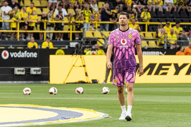 Regionalliga West: Borussia Dortmund II - 1.FC Köln II, 07.08.2026 Gregor Kobel (Borussia Dortmund, 1) bei der offiziellen Vorstellung der Kader für die Saison 2026 27. Regionalliga West: Borussia Dortmund II - 1.FC Köln II, Rote Erde, Dortmund; 07.08.2026 DFB regulations prohibit any use of photographs as image sequences and or quasi video. *** Regionalliga West: Borussia Dortmund II vs. 1. FC Köln II, August 7, 2026. Gregor Kobel of Borussia Dortmund, No. 1, at the official presentation of the rosters for the 2026–27 season. Regionalliga West: Borussia Dortmund II vs. 1. FC Köln II, Rote Erde, Dortmund, August 7, 2026. DFB regulations prohibit any use of photographs as image sequences and or quasi-video. Copyright: xBEAUTIFULxSPORTS Buriakovx