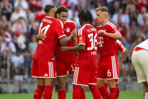 Torjubel zum 3:1, Ismael Saibari 34 (FC Bayern Muenchen), Jamal Musiala 10 (FC Bayern Muenchen) Wisdom Mike 36 (FC Bayern Muenchen), Joshua Kimmich 6 (FC Bayern Muenchen), FC Bayern Muenchen - RB Leipzig, Fussball, Telekom Cup, Freundschaftsspiel, 15.08.2026 DFB regulations prohibit any use of photographs as image sequences and or quasi-video Muenchen Bayern Deutschland *** Goal celebration after the 3-1 goal: Ismael Saibari 34, FC Bayern Munich; Jamal Musiala 10, FC Bayern Munich; Wisdom Mike 36, FC Bayern Munich; Joshua Kimmich 6 FC Bayern Munich, FC Bayern Munich vs. RB Leipzig, soccer, Telekom Cup, friendly match, August 15, 2026. DFB regulations prohibit any use of photographs as image sequences and or quasi-video. Munich, Bayern, Germany Copyright: xkolbert-press UlrichxGamelx