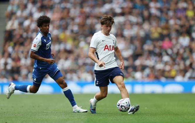 Pre Season Friendly - Tottenham Hotspur v TSG 1899 Hoffenheim LONDON, ENGLAND, AUGUST 15: Archie Gray of Tottenham Hotspur during the Pre Season Friendly match between Tottenham Hotspur v TSG 1899 Hoffenheim at Tottenham Hotspur Stadium, London on 15 August. (Photo by Daniel Weir) London Tottenham Hotspur Stadium United Kingdom Copyright: xDanielxWeir SportsxPressxPhotox Sportspressphoto_SPR207060