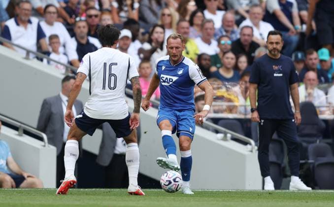Pre Season Friendly - Tottenham Hotspur v TSG 1899 Hoffenheim LONDON, ENGLAND, AUGUST 15: Vladimir Coufal of TSG 1899 Hoffenheim during the Pre Season Friendly match between Tottenham Hotspur v TSG 1899 Hoffenheim at Tottenham Hotspur Stadium, London on 15 August. (Photo by Daniel Weir) London Tottenham Hotspur Stadium United Kingdom Copyright: xDanielxWeir SportsxPressxPhotox Sportspressphoto_SPR207072